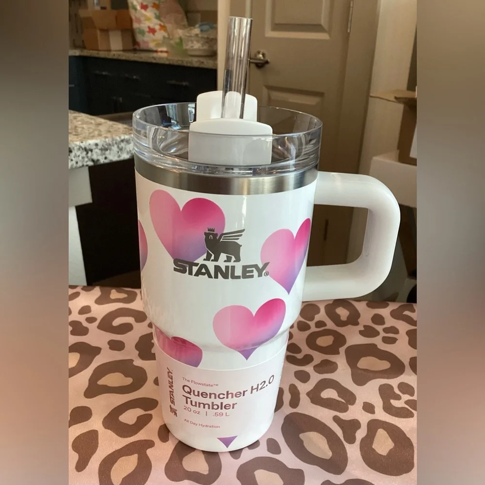 💖Stanley 20oz H20 Flowstate Quencher Tumbler Frost Heart Gradient NWT- RARE💖 - Picture 2 of 4